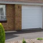 White insulated roller with canopy in head